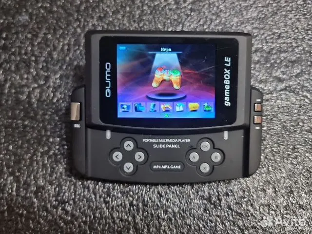 Это было гениально... И ведь эта консоль появилась за 3 года до PSP Go! Иронично что эта модель выпускалась также под брендом Sony (как клон).