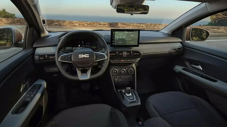 Dacia Sandero 2026 вышел в продажу в Испании: улучшенное оснащение и более мощные моторы по цене от 13,5 тыс. евро (1,25 млн рублей) - 2 Dacia Sandero 2026 вышел в продажу в Испании: улучшенное оснащение и более мощные моторы по цене от 13,5 тыс. евро (1,25 млн рублей)