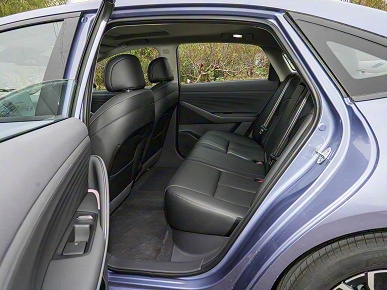 Просторный гибрид Nissan с расходом 2,9 л/100 км &mdash; всего 92 тыс. юаней (1 млн рублей). Представлен Nissan N6