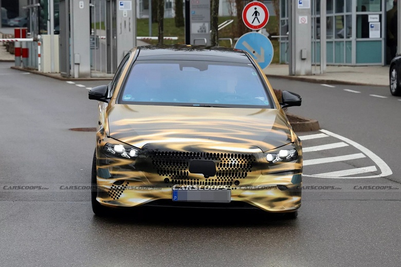 Mercedes-Benz S-Class нового поколения обрастает деталями