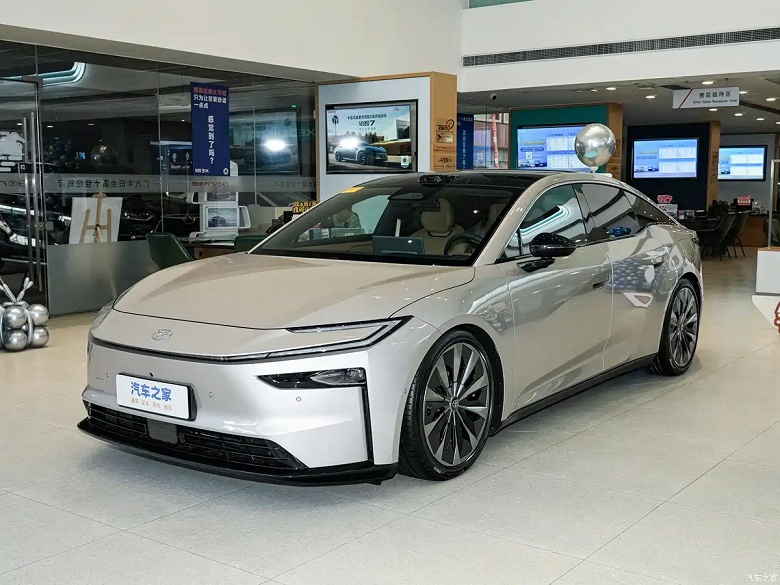 Toyota, которая больше, мощнее и технологичнее Camry. В Китае начали принимать заказы на флагманский седан Toyota bZ7 - 1 Toyota, которая больше, мощнее и технологичнее Camry. В Китае начали принимать заказы на флагманский седан Toyota bZ7