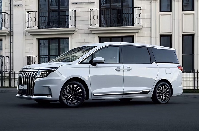Аналог Toyota Alphard с 2,0-литровым мотором и 8-ступенчатым &laquo;автоматом&raquo; и топовым оснащением &mdash; всего 4,7 млн рублей. В России стартовали продажи JAC RF8