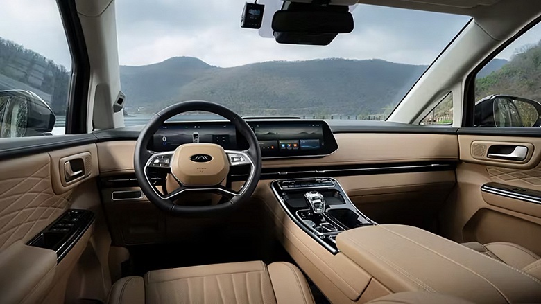 Аналог Toyota Alphard с 2,0-литровым мотором и 8-ступенчатым &laquo;автоматом&raquo; и топовым оснащением &mdash; всего 4,7 млн рублей. В России стартовали продажи JAC RF8