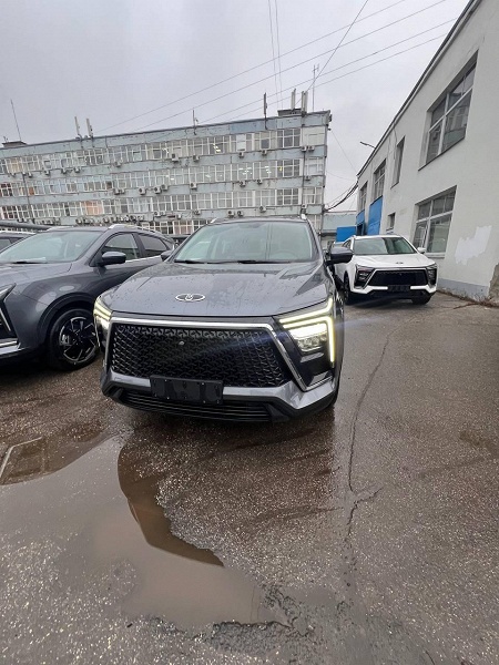 Большая партия «Москвичей 5» прибыла к дилеру, опубликованы живые фото, названы реальные цены. Завод утверждает, что это машины с пробегом - 3 Большая партия «Москвичей 5» прибыла к дилеру, опубликованы живые фото, названы реальные цены. Завод утверждает, что это машины с пробегом