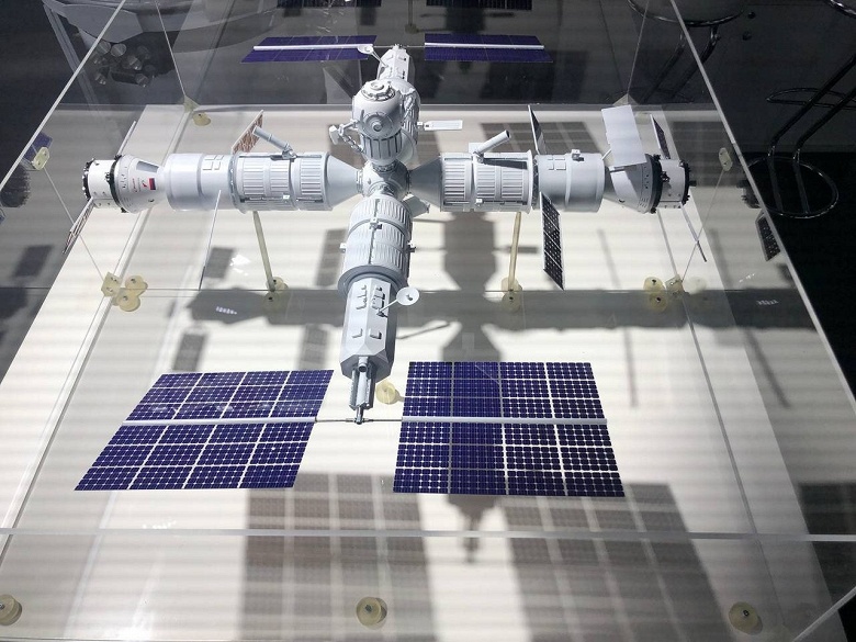 МКС, уступи дорогу. Российскую орбитальную станцию запустят на ту же орбиту, на которой находится МКС