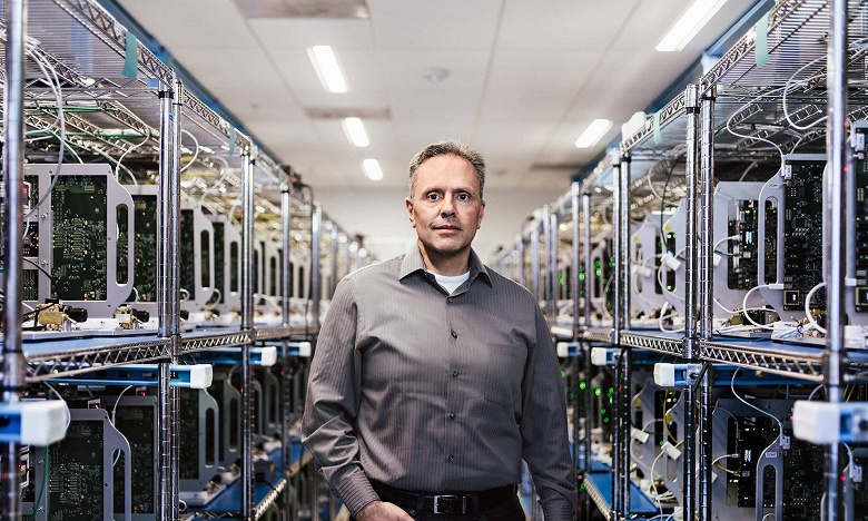 Apple может потерять ещё одного очень важного для себя специалиста. Джонни Сроуджи заявил Тиму Куку о своём возможном уходе из компании