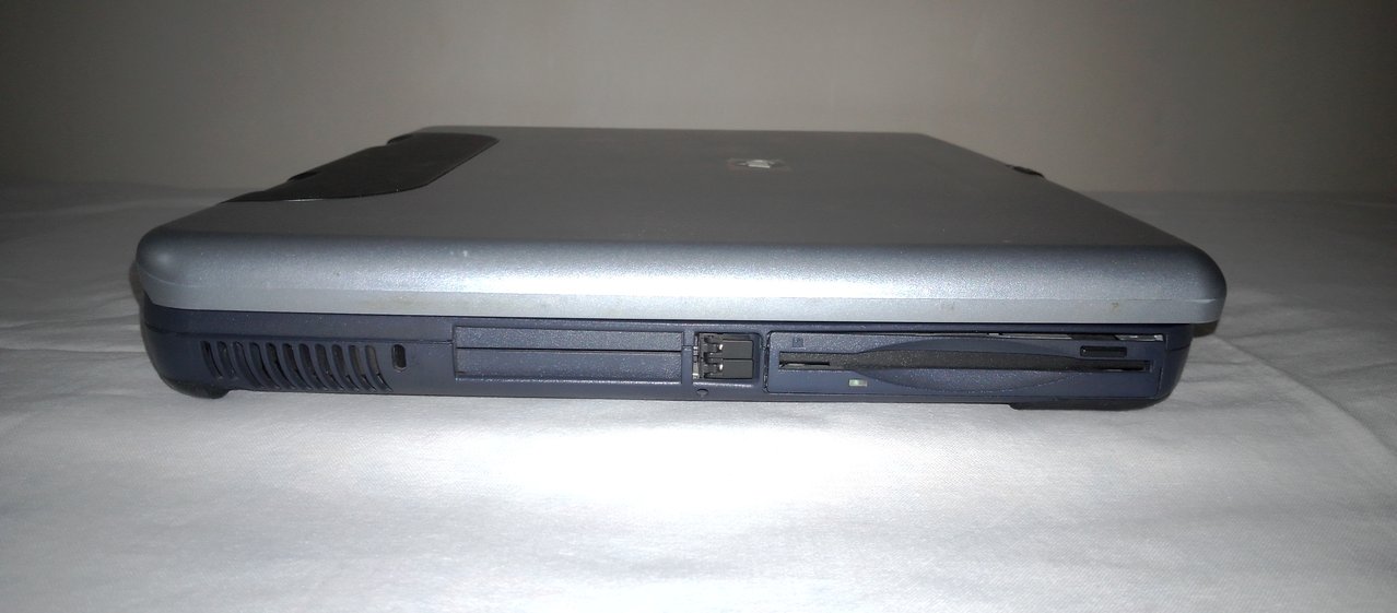 HP OmniBook XE3 GF: вид слева