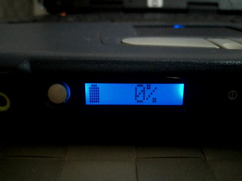 HP OmniBook XE3 GF: уровень заряда аккумулятора на LCD