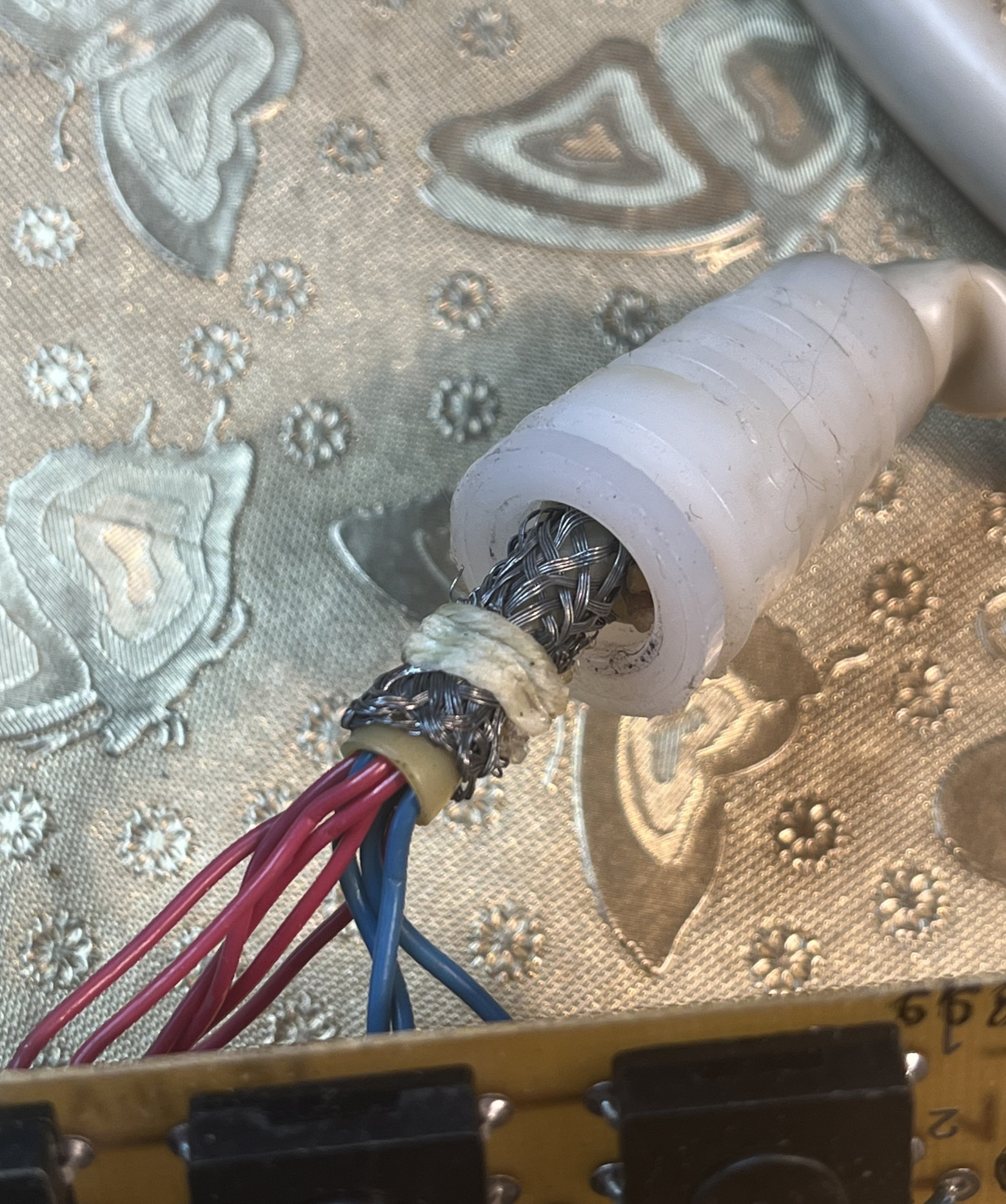 Мышь, на которую можно наступить: разбор ЕС 1845.А000 с защитой от ПЭМИН - 13