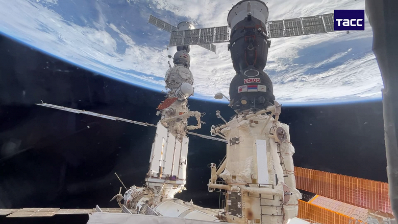 Впервые за всю историю МКС все 8 стыковочных узлов станции заняты космическими кораблями