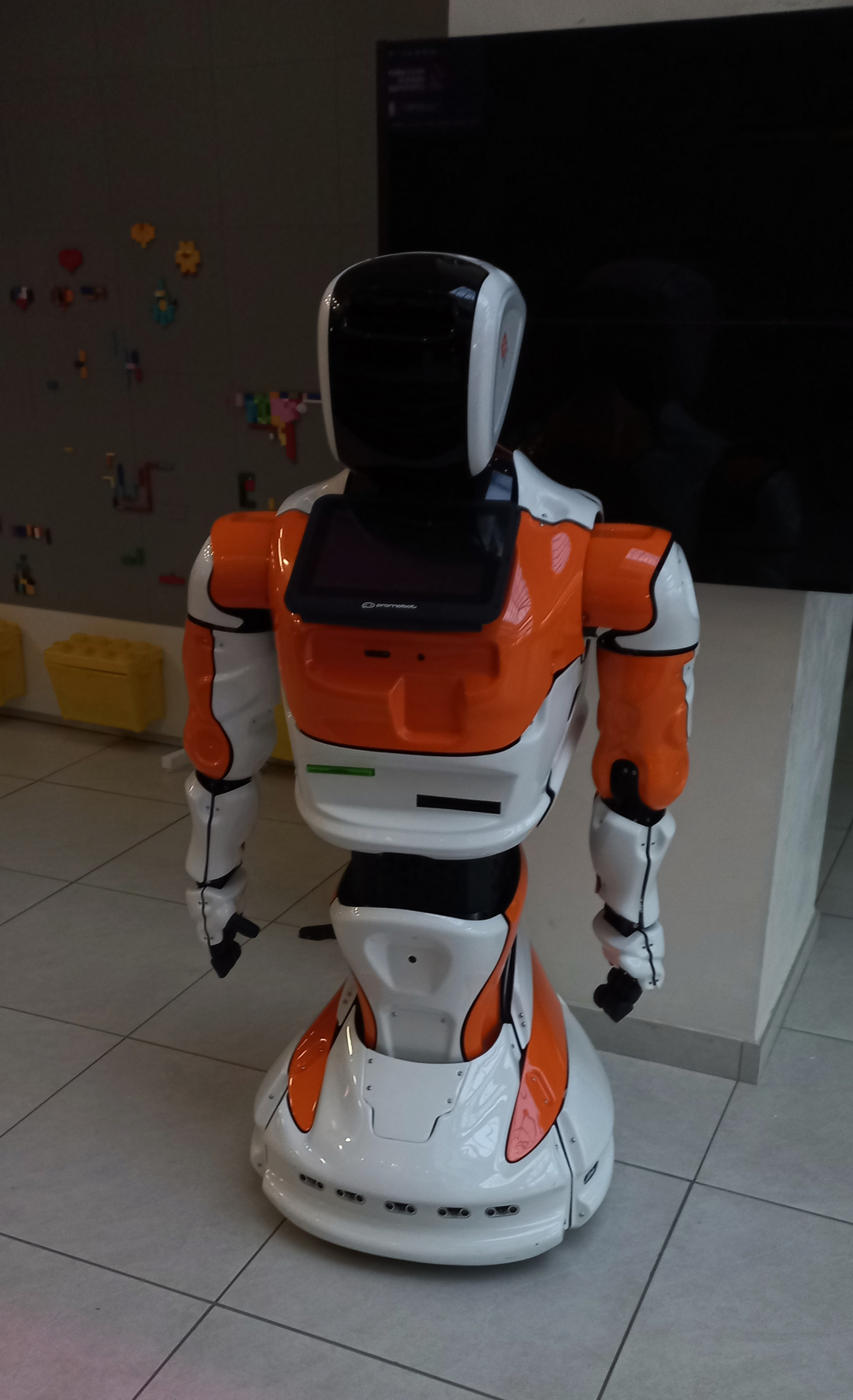 Робот на входе в IT парк Казани