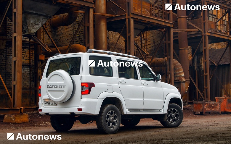Это совершенно новый УАЗ &laquo;Патриот&raquo;. Внедорожник с 6-ступенчатой коробкой передач и 2,0-литровым мотором показали целиком и в деталях