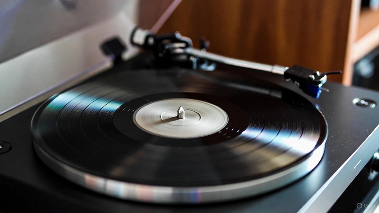 «Мелодия» возобновила производство виниловых пластинок: Disco Alliance и «Аутогенная тренировка для лиц, злоупотребляющих алкоголем» вошли в первую партию - 1 «Мелодия» возобновила производство виниловых пластинок: Disco Alliance и «Аутогенная тренировка для лиц, злоупотребляющих алкоголем» вошли в первую партию