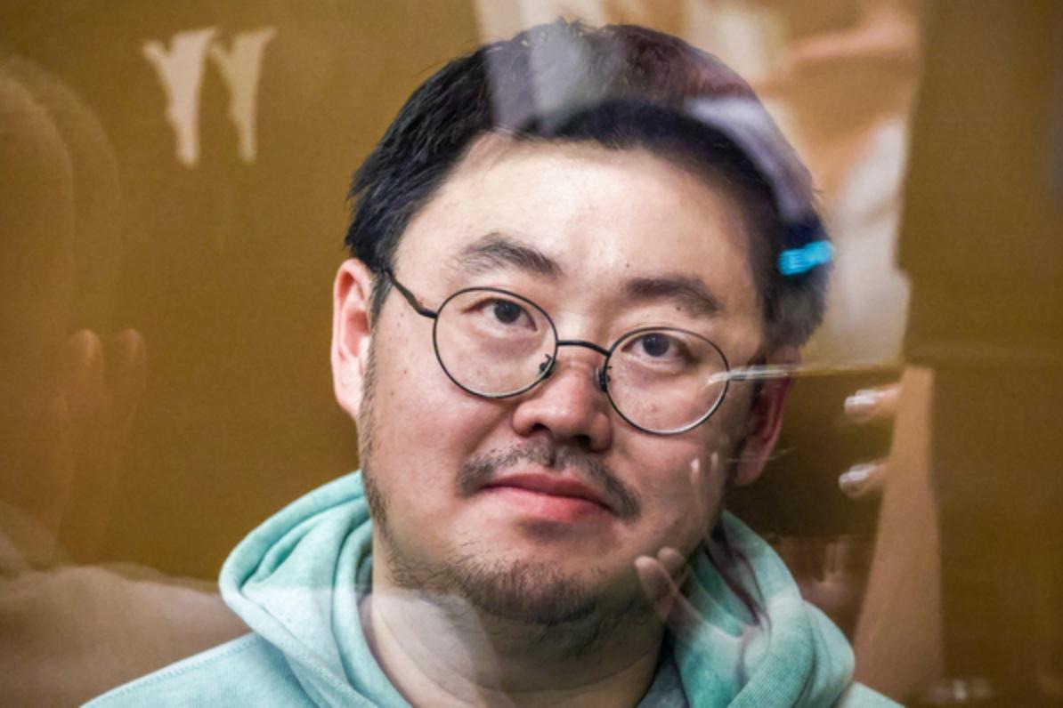 Предложение в целом логичное – правда, Киму от этого не сильно легче (он досиживает свой срок в настоящий момент)