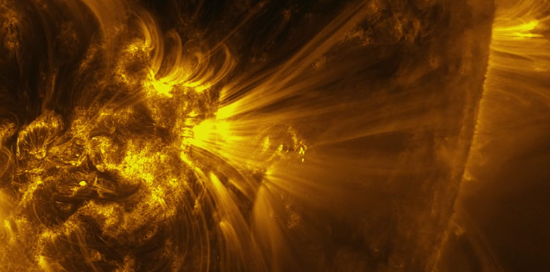 Взрыв на Солнце: крупнейший за многие годы комплекс пятен выдал первую вспышку максимального уровня X