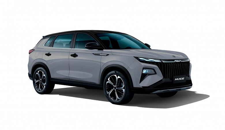 Одноклассник Geely Monjaro, надёжно защищенный от ржавчины, с официальной гарантией: в России начали продавать новую версию семейного китайского кроссовера Dongfeng Huge 