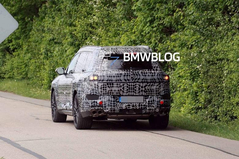 Прототип нового BMW X7 2027 замечен по дорогам Европы: кроссовер получит автоматические двери, а также вентиляцию и массаж задних кресел - 2 Прототип нового BMW X7 2027 замечен по дорогам Европы: кроссовер получит автоматические двери, а также вентиляцию и массаж задних кресел
