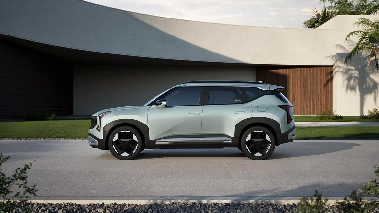 Это уже почти Sportage. Представлен новый Kia Seltos &mdash; он стал больше, получил полный привод и гибридную силовую установку