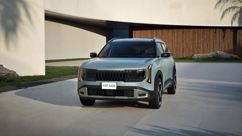 Это уже почти Sportage. Представлен новый Kia Seltos &mdash; он стал больше, получил полный привод и гибридную силовую установку