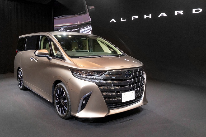 Toyota Alphard, Celica и Carina защищены в России: Toyota продлила права на свои товарные знаки