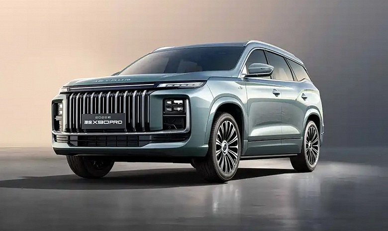 Большой семейный кроссовер с пожизненной гарантией &mdash; всего 136 тыс. юаней (1,5 млн рублей). В Китае представлен Jetour X90 Pro 2026