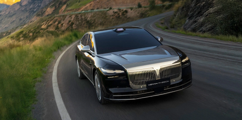 Представлен 667-сильный седан с поворотными задними колесами Voyah Passion L