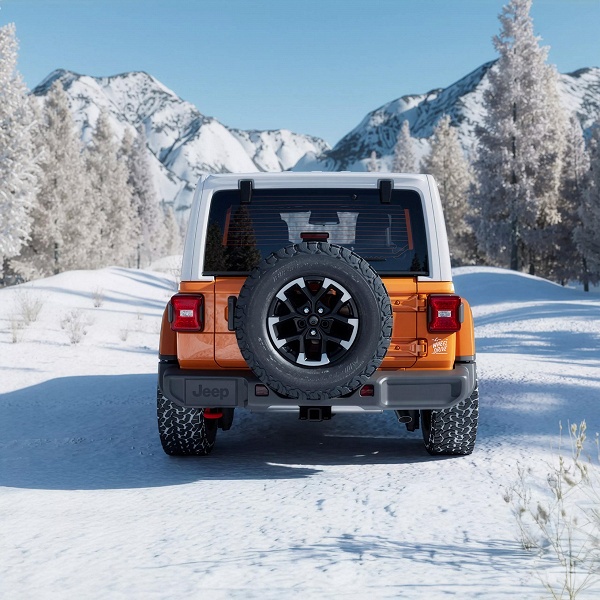 Легендарному Jeep Wrangler добавили стиля: все тот же 3,6-литровый атмосферный V6 Pentastar, но теперь за белой решеткой радиатора