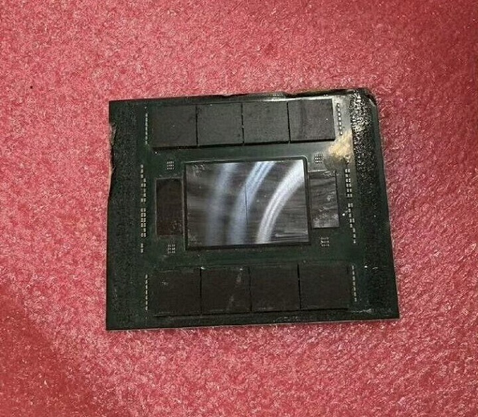 Это первое фото нового и самого мощного ИИ-чипа Huawei. Ascend 950 вчетверо слабее Nvidia H200