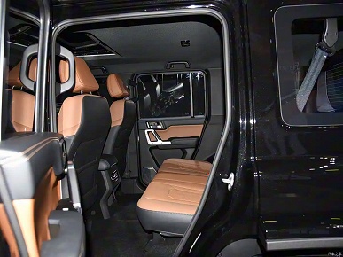 &laquo;Китайский УАЗ&raquo; получил дизельный мотор раньше &laquo;Патриота&raquo;: 1000 км на полном баке, 170 л.с., 8-ступенчатый &laquo;автомат&raquo; &mdash; всего 199 тыс. юаней (2,2 млн рублей)