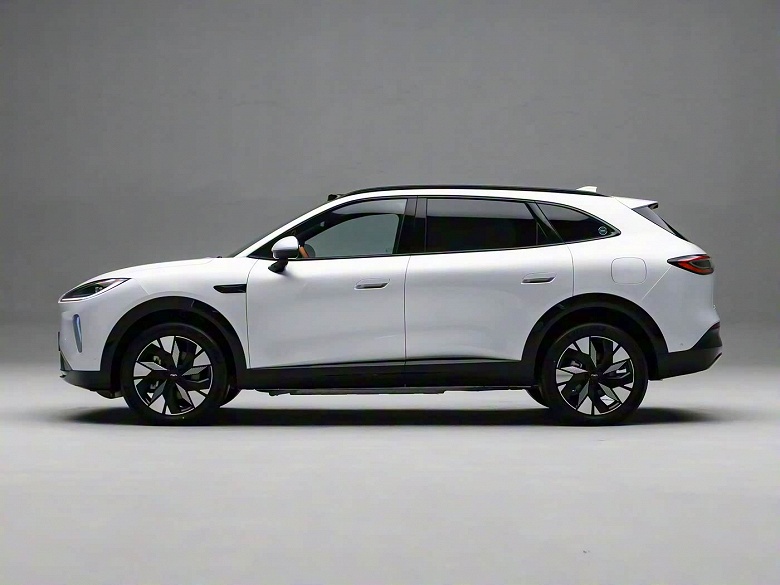 Представлен совершенно новый флагманский кроссовер Chery Fulwin T9L: 353 л.с., полный привод, автопилот, двуспальная кровать и холодильник