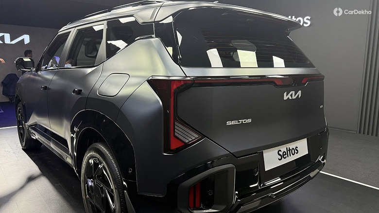 Совершенно новый Kia Seltos показали на живых фото: матовый черный цвет, три 1,5-литровых мотора и 6-ступенчатый «автомат» - 4 Совершенно новый Kia Seltos показали на живых фото: матовый черный цвет, три 1,5-литровых мотора и 6-ступенчатый «автомат»