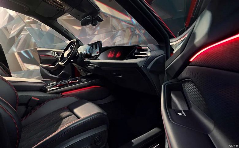 В Китае представлен Audi A5L Sportback Red Fortune: 204 л.с., полный привод quattro, адаптивные амортизаторы и скидка 6 тыс. долларов - 2 В Китае представлен Audi A5L Sportback Red Fortune: 204 л.с., полный привод quattro, адаптивные амортизаторы и скидка 6 тыс. долларов