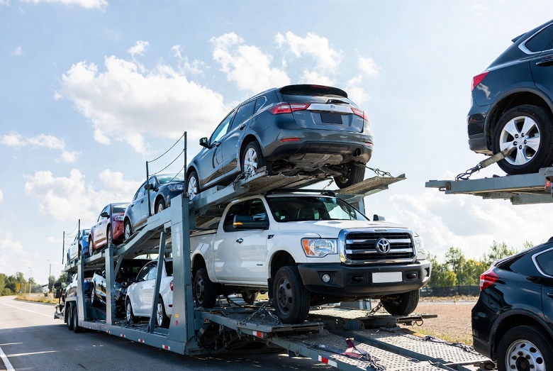 Почти 600 000 машин &laquo;в обход&raquo;: за неполные 4 года лидерами параллельного импорта стали Toyota и Geely, а самой популярной моделью &mdash; Geely Monjaro