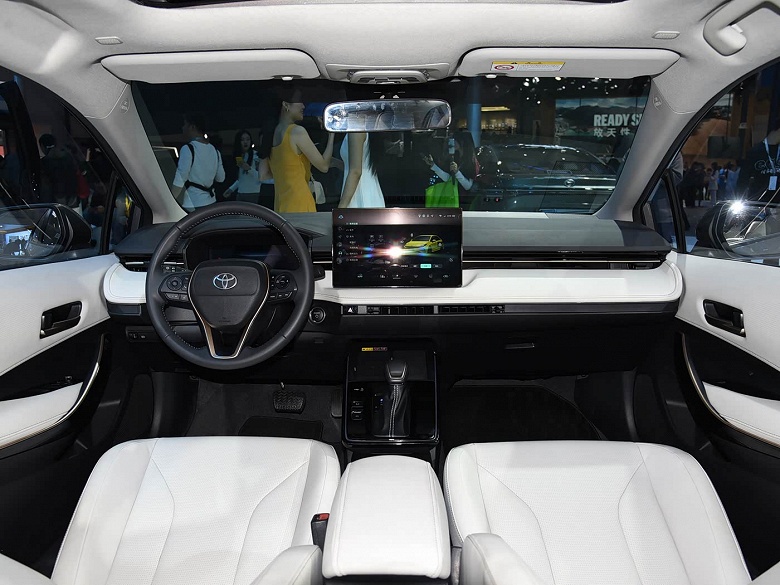 Совершенно новая Toyota Corolla выходит 21 декабря, машину с &laquo;лицом&raquo; Camry и новым салоном показали на фото