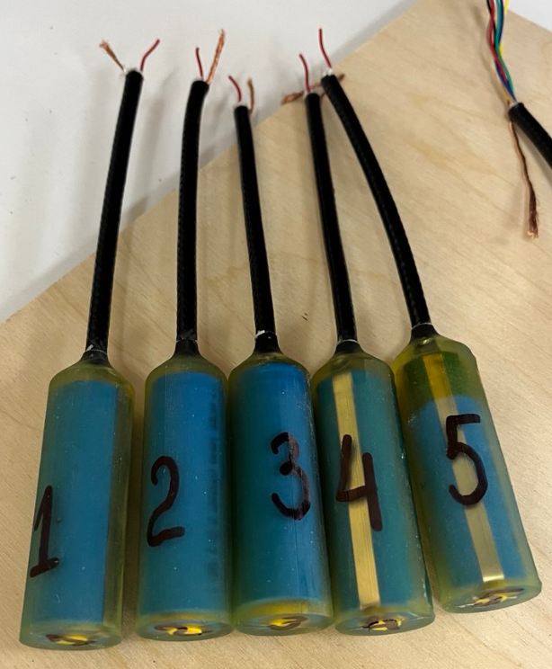 Тестовые ячейки LiFePO4 18650 в полиуретановой оболочке готовы к погружению