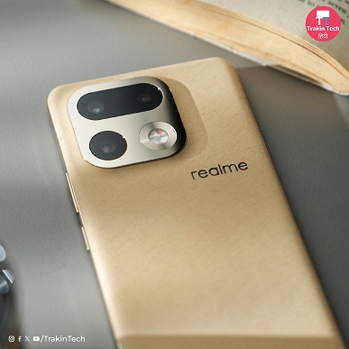 Довольно необычный задник. Realme 16 Pro+ предстал во всей красе на качественных живых фотографиях - 4 Довольно необычный задник. Realme 16 Pro+ предстал во всей красе на качественных живых фотографиях