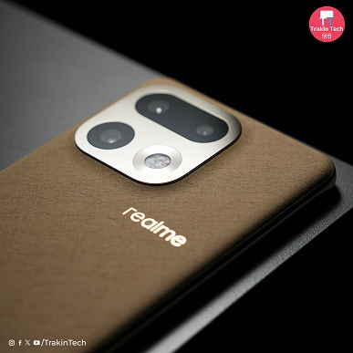 Довольно необычный задник. Realme 16 Pro+ предстал во всей красе на качественных живых фотографиях - 1 Довольно необычный задник. Realme 16 Pro+ предстал во всей красе на качественных живых фотографиях