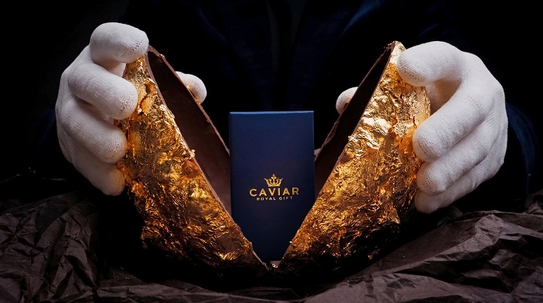 Киндер-сюрприз для миллиардера: в России представили золотое яйцо с iPhone 17 Pro за 6 млн рублей