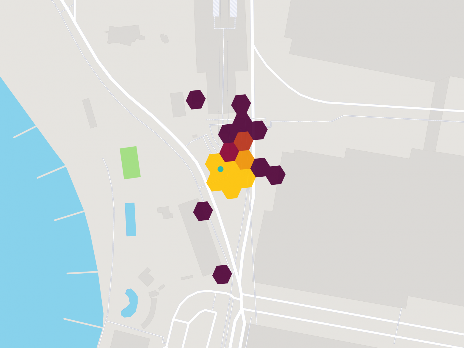 Маленькой голубой точкой обозначена исходная ГНСС координата