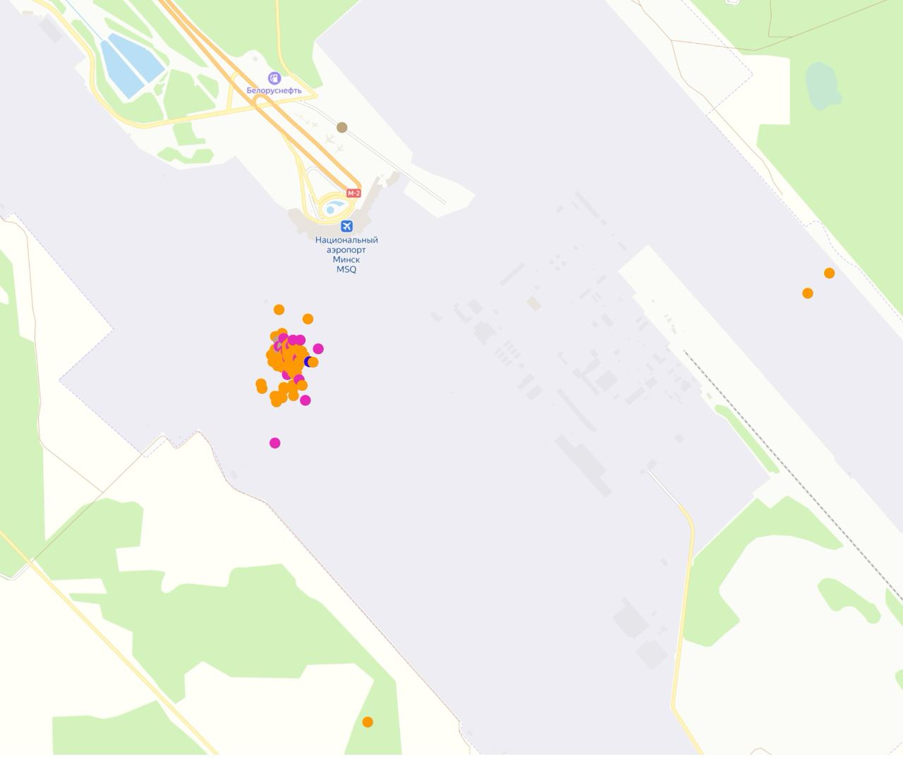 Столпились, видимо рейс задерживают.