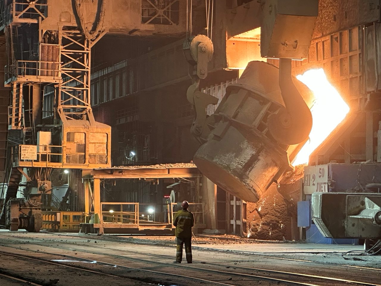 Среди кокса, шлака, валков и лебедей: день на металлургическом комбинате - 22