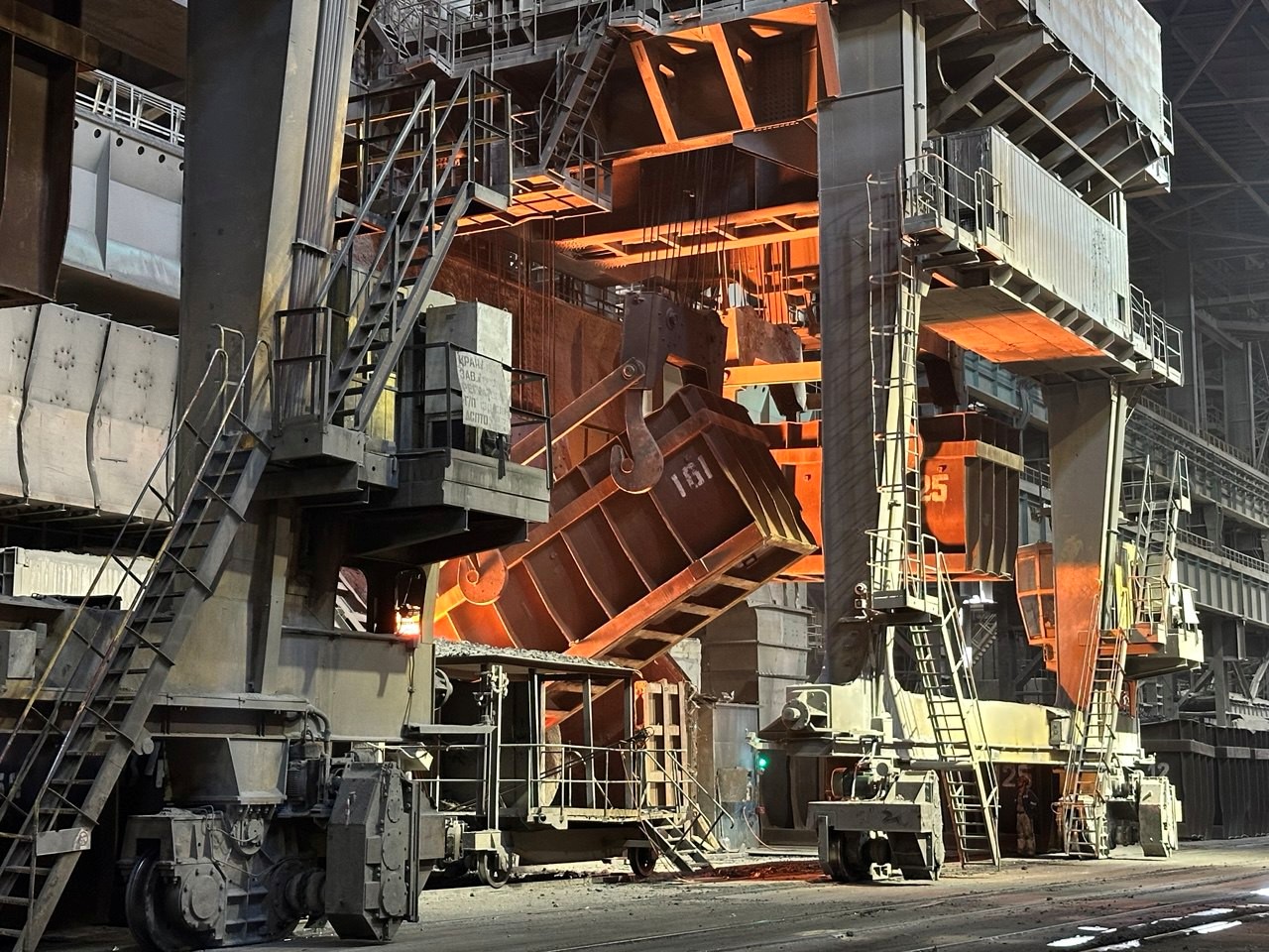 Среди кокса, шлака, валков и лебедей: день на металлургическом комбинате - 23