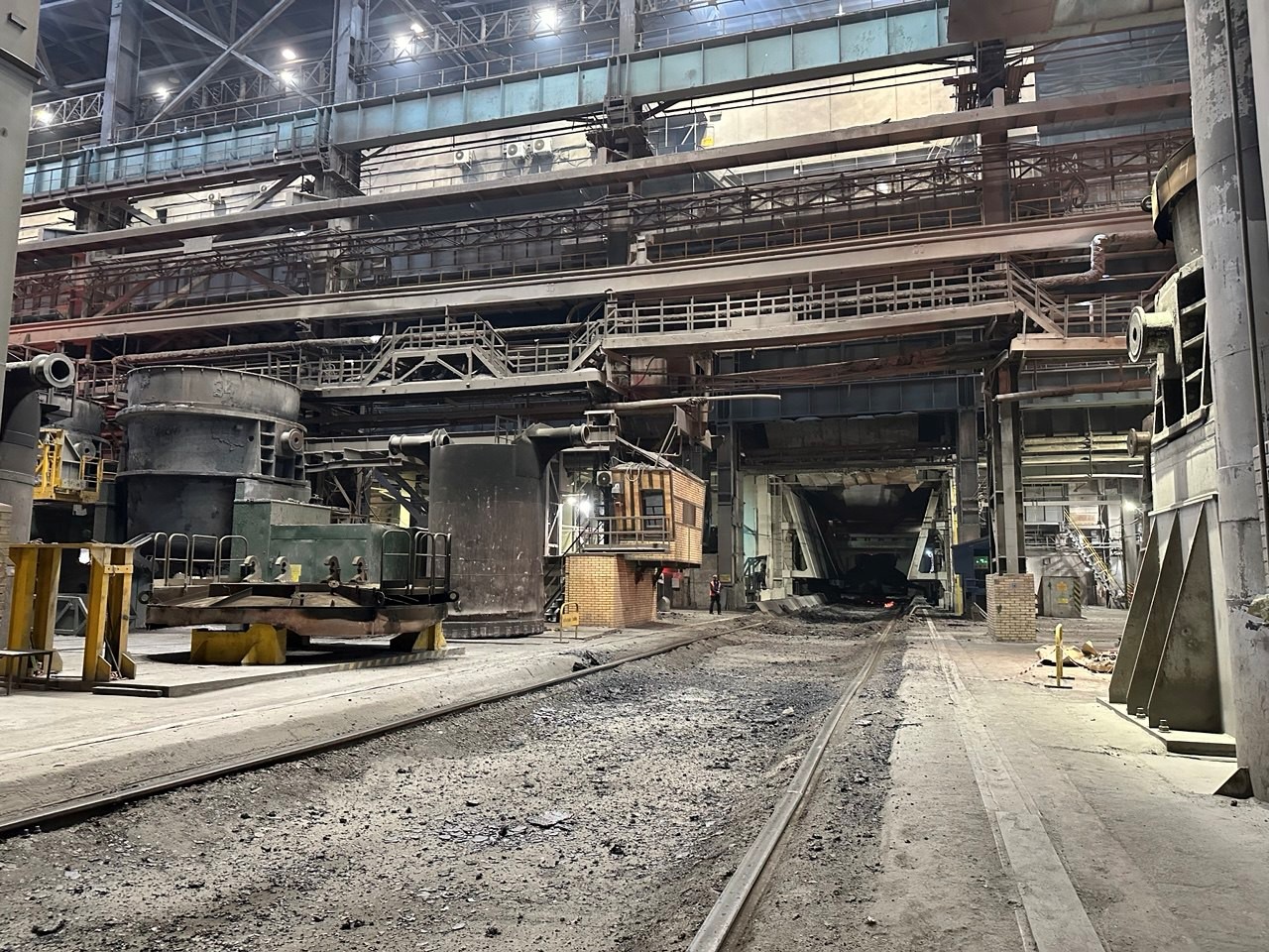 Обратите внимание на ширину путей для стальковша