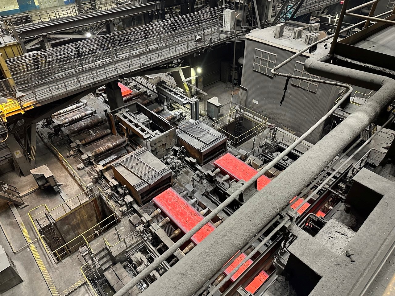 Среди кокса, шлака, валков и лебедей: день на металлургическом комбинате - 26