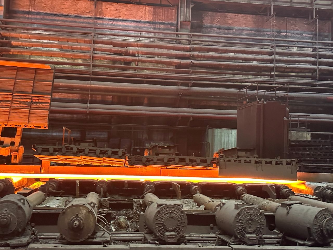 Среди кокса, шлака, валков и лебедей: день на металлургическом комбинате - 34
