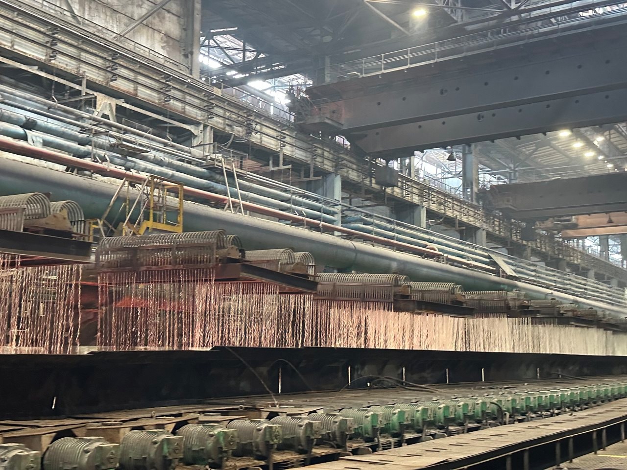 Среди кокса, шлака, валков и лебедей: день на металлургическом комбинате - 36