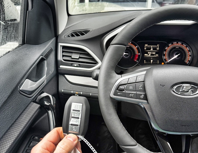 Новая Lada Vesta 2026 уже у дилеров: АвтоВАЗ сохранил цену, но добавил технологии и новый цвет