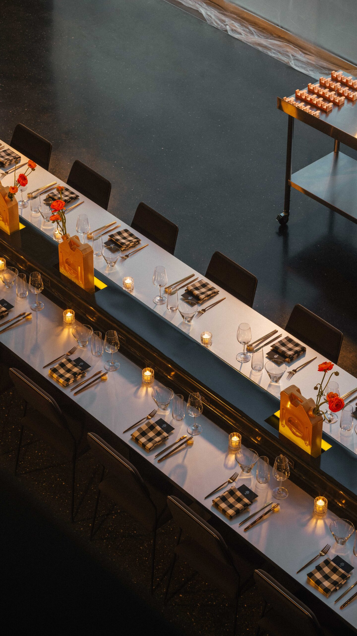 Обратите внимание на вазы для цветов