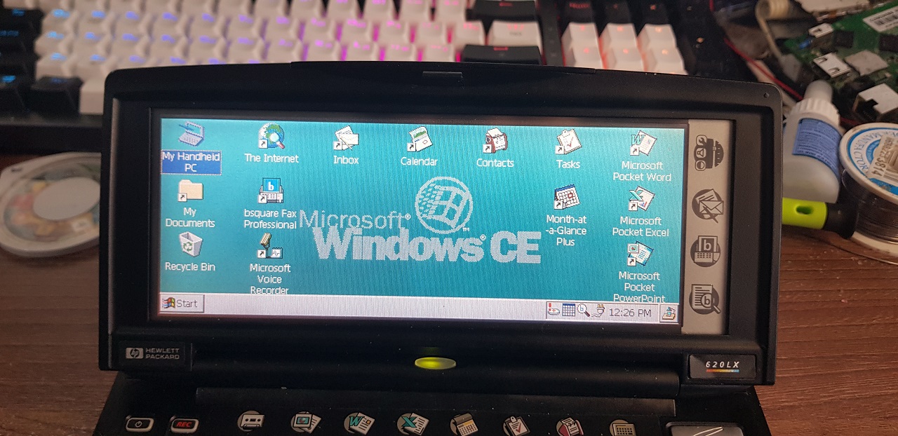 Casio A-11 — крошечный ноутбук, который работал от двух батареек… - 2