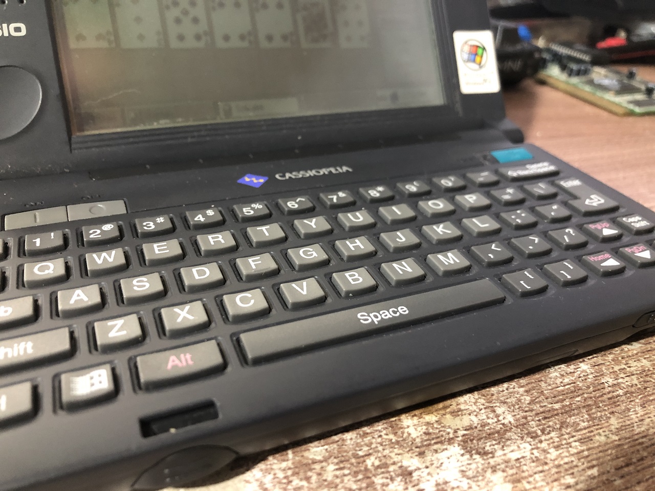 Casio A-11 — крошечный ноутбук, который работал от двух батареек… - 5